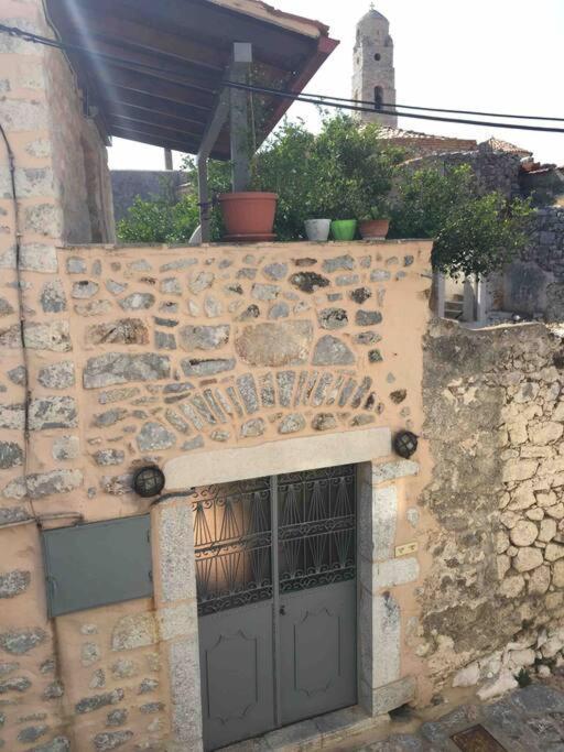All Stone, Everything.. Αρεόπολις Εξωτερικό φωτογραφία