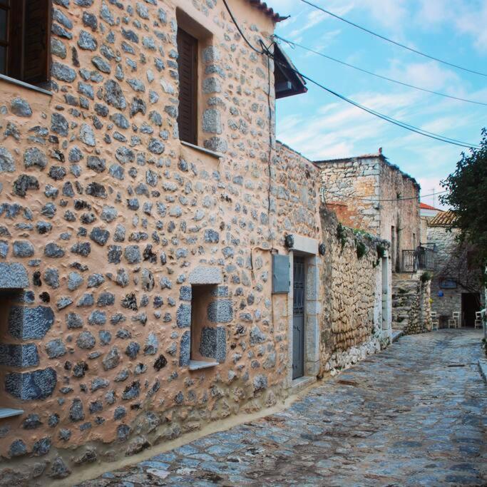 All Stone, Everything.. Αρεόπολις Εξωτερικό φωτογραφία